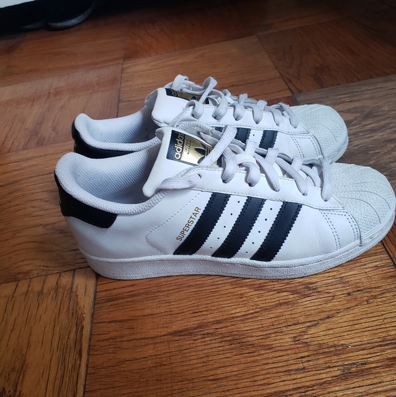 Adidas Superstar Sneakers - size 7 - Picture 4 of 12